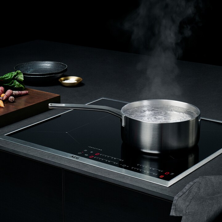 Σκεύη πάνω σε επαγωγικές εστίες της AEG